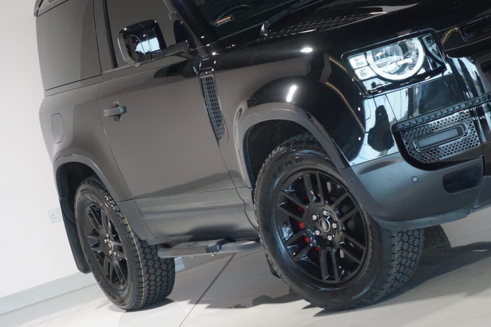 Land Rover Defender 90 3.0 D250 MHEV Hard Top SUV 3dr Diesel Auto 4WD SWB Euro 6 (s/s) (250 ps)